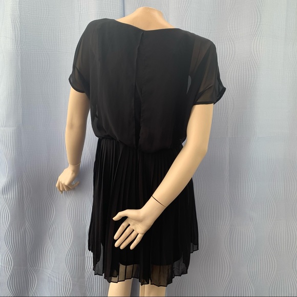 Forever 21 black dress - Picture 5 of 8